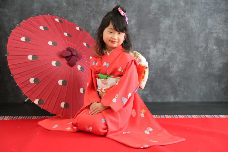 七五三の写真、赤い着物、苫小牧フォトスタジオ撮影