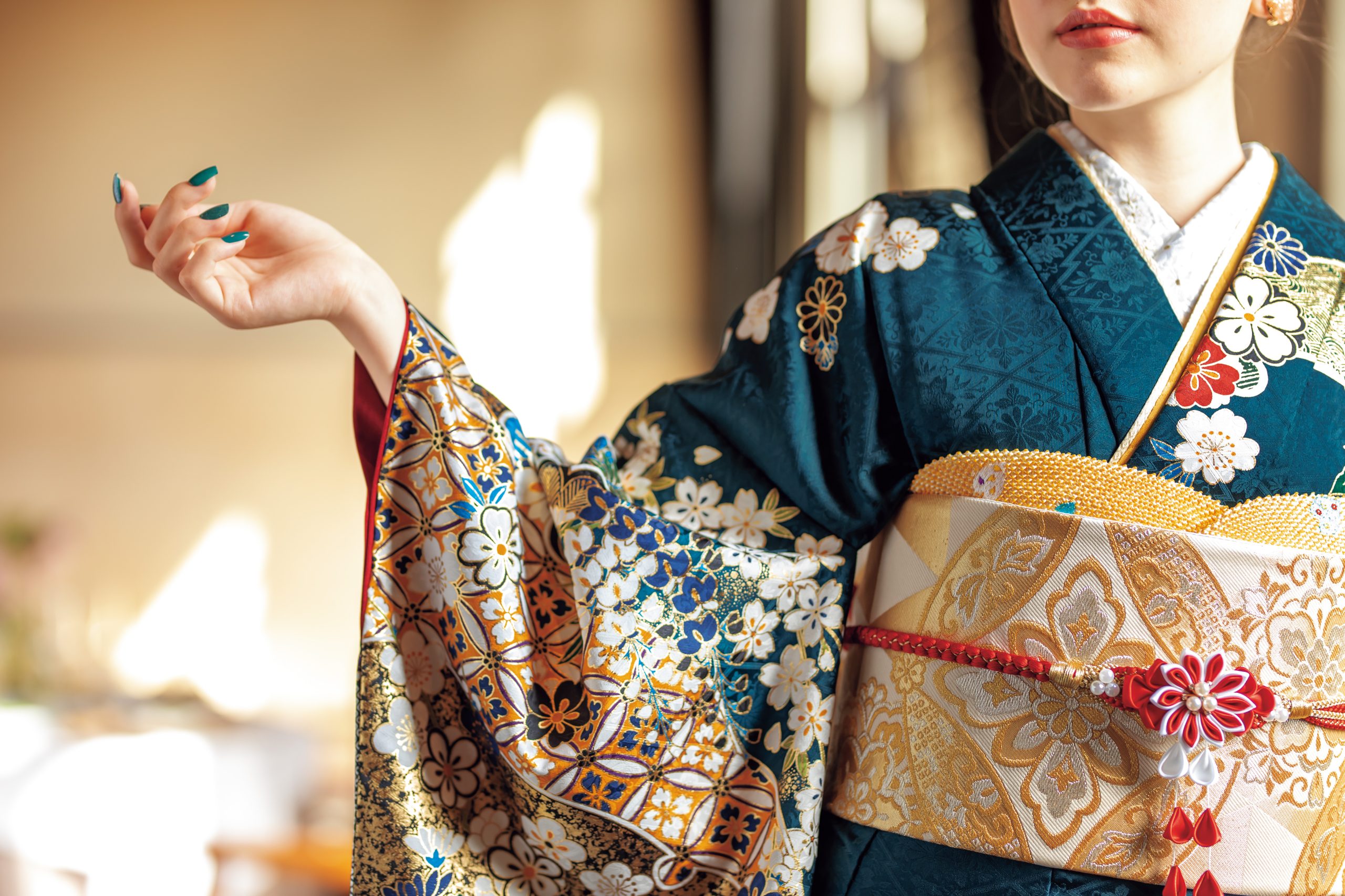 クラシック柄の緑色の新作振袖