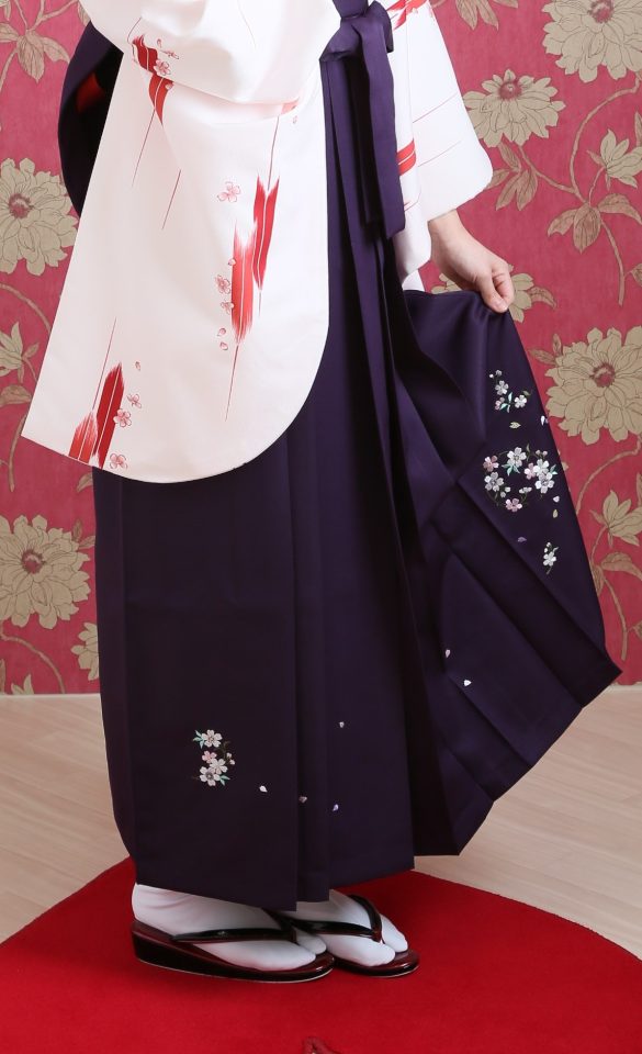 紫のレンタル袴のアップ