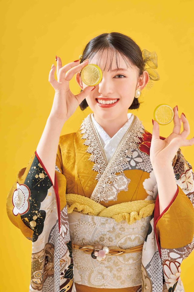 からし色振袖。振袖レンタル半身前撮り写真