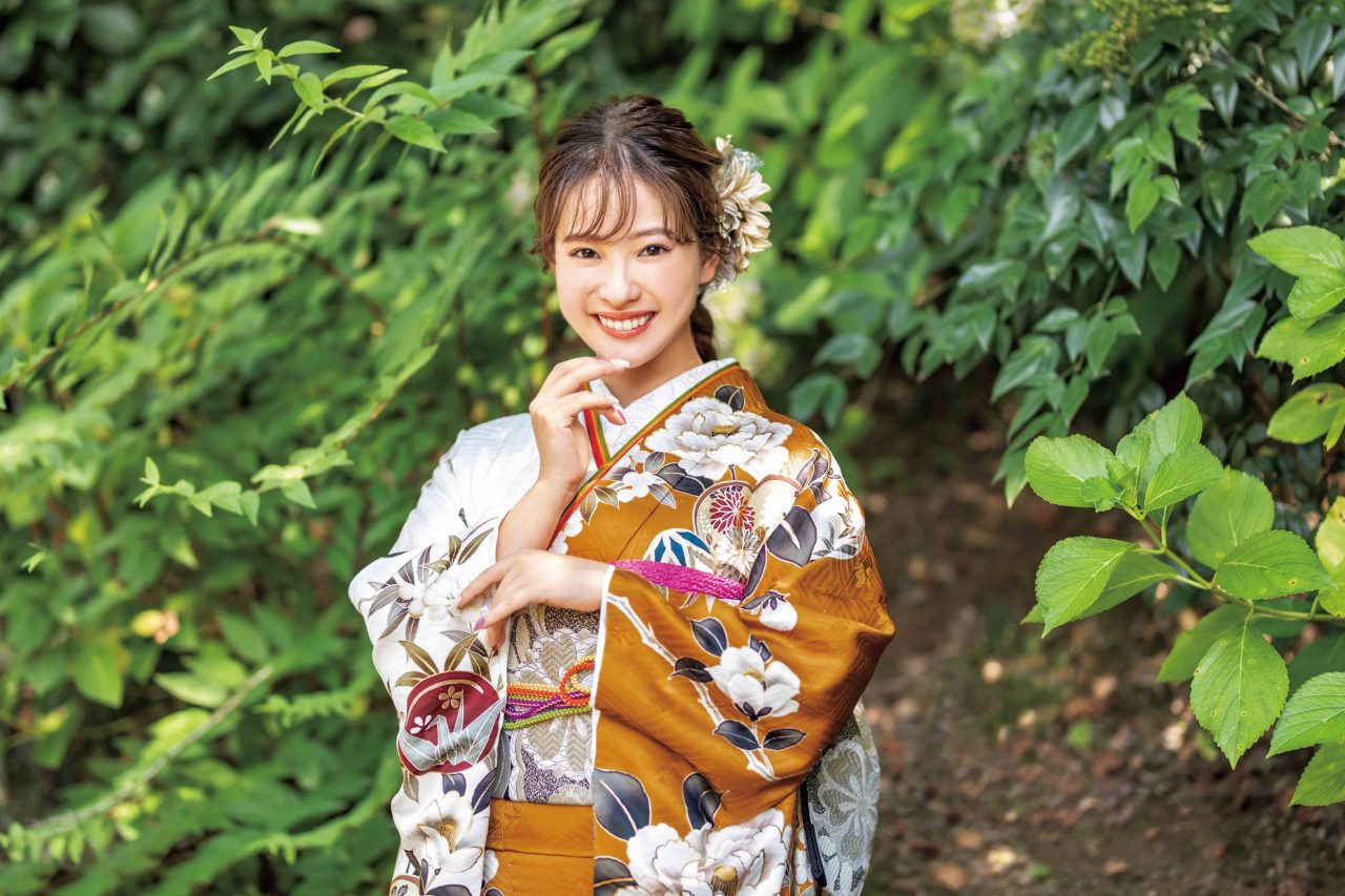 からし色振袖レンタル横前撮り写真
