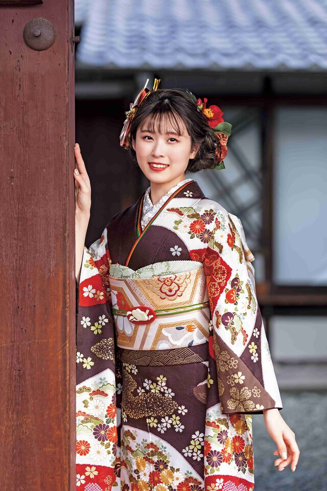 茶色振袖の半身、苫小牧、室蘭、千歳、レンタル振袖