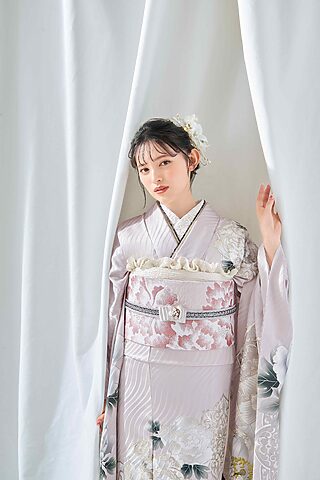 グレーレンタル振袖、アースカラー振袖半身写真