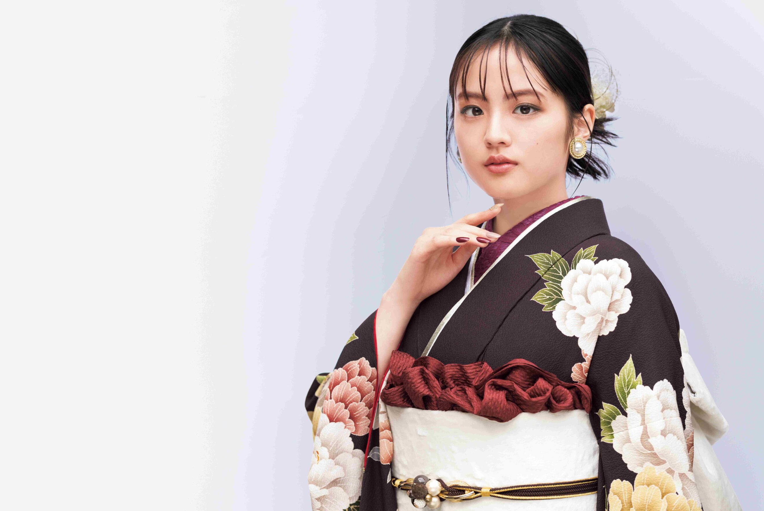 ２０２７年成人式の人気くすみカラーレンタル振袖、ニュアンスカラーレンタル振袖