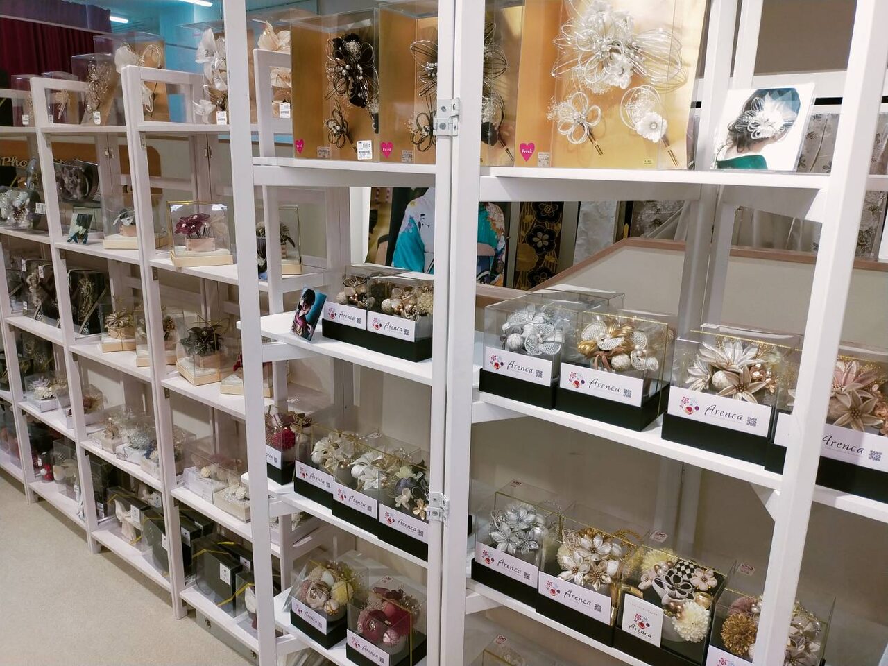 野村呉服店店内にある卒業式袴で販売している髪飾りの写真